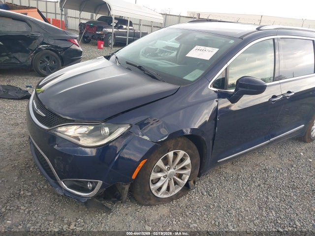 Продаж на аукціоні авто 2019 Chrysler Pacifica Touring L, vin: 2C4RC1BG1KR561069, номер лоту: 44415269