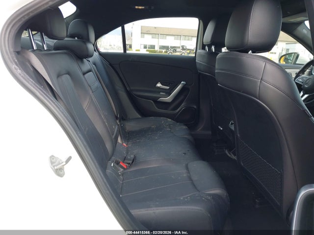 WDD3G4EBXKW011894 Mercedes-Benz A 220
