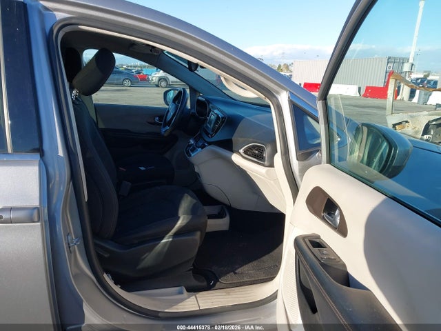 2C4RC1DG4HR741300 Chrysler Pacifica Touring