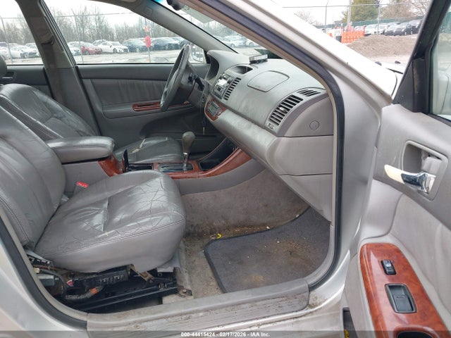 2002 Toyota Camry Xle V6 მანქანა იყიდება აუქციონზე, vin: 4T1BF30K52U001081, აუქციონის ნომერი: 44415424