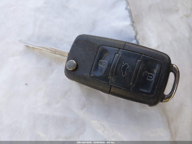 44415436 :رقم المزاد ، 3VWCM31Y85M318277 vin ، 2005 Volkswagen New Beetle Gls مزاد بيع