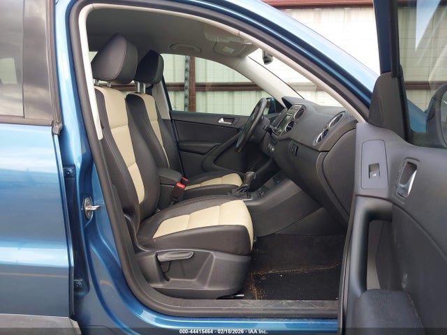 44415464 :رقم المزاد ، WVGAV7AX7HK038850 vin ، 2017 Volkswagen Tiguan مزاد بيع
