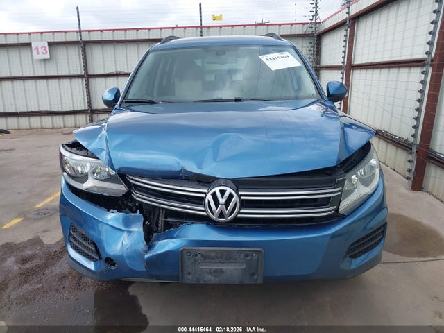 44415464 :رقم المزاد ، WVGAV7AX7HK038850 vin ، 2017 Volkswagen Tiguan مزاد بيع