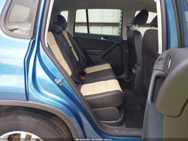 44415464 :رقم المزاد ، WVGAV7AX7HK038850 vin ، 2017 Volkswagen Tiguan مزاد بيع