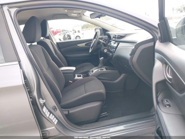 JN1BJ1CP5JW187046 Nissan Rogue Sport S