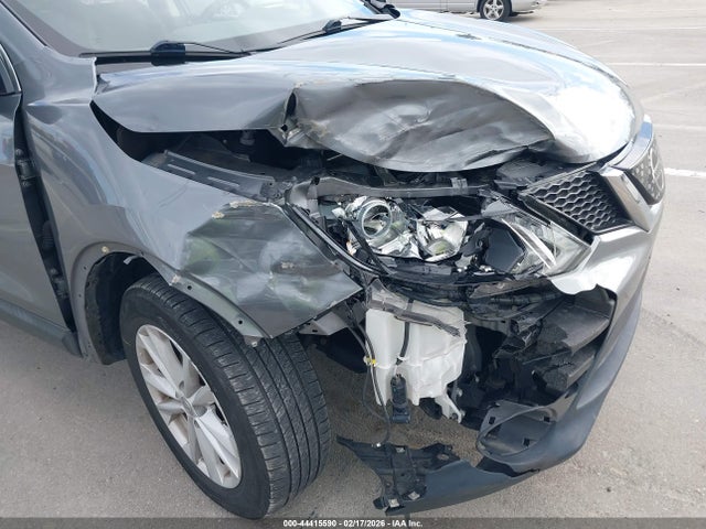 JN1BJ1CP5JW187046 Nissan Rogue Sport S