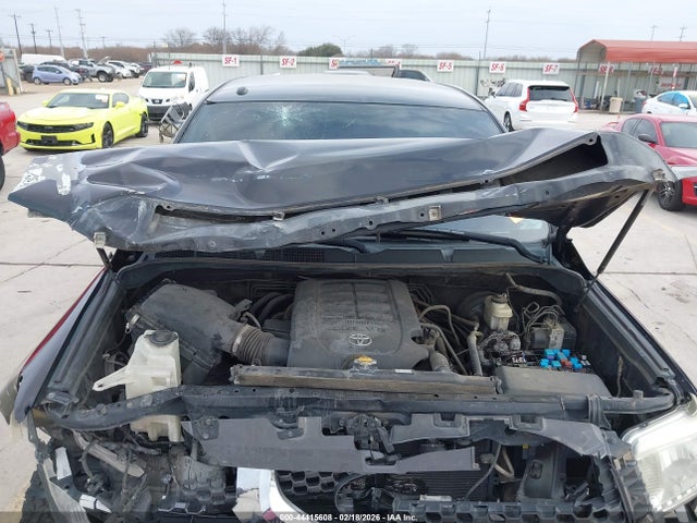 5TFEM5F13HX111586 Toyota Tundra Sr5 4.6l V8