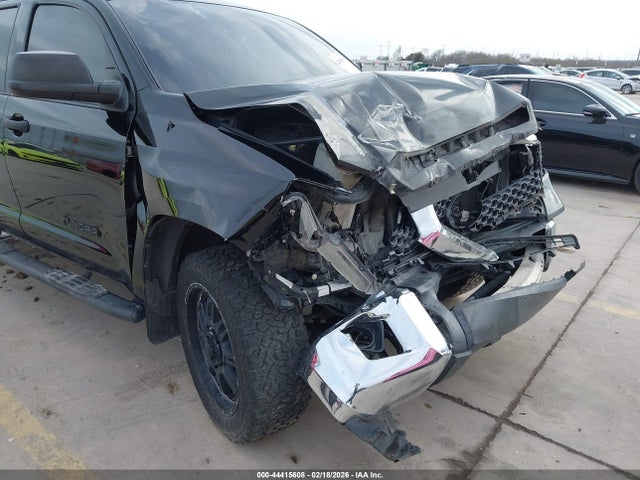 5TFEM5F13HX111586 Toyota Tundra Sr5 4.6l V8