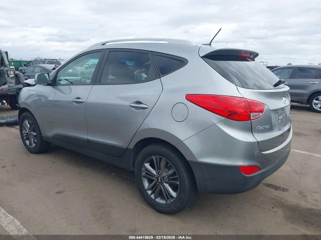 KM8JUCAG6FU068371 Hyundai TUCSON SE