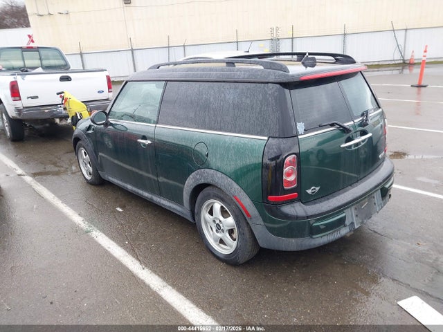 2011 MINI COOPER CLUBMAN WMWZF3C58BTX81539 Photo 2