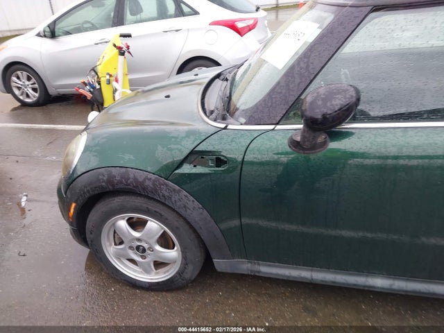 2011 MINI COOPER CLUBMAN WMWZF3C58BTX81539 Photo 5
