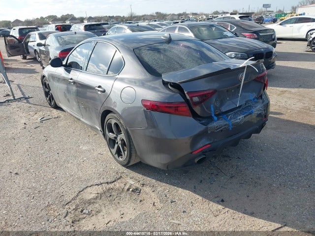 2017 ALFA ROMEO GIULIA ZARFAEBN2H7555960 Photo 2