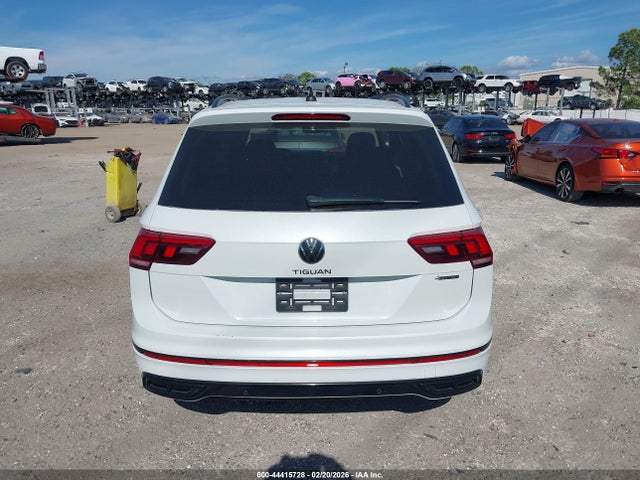 2022 Volkswagen Tiguan 2.0t Se R-line Black მანქანა იყიდება აუქციონზე, vin: 3VV8B7AX6NM151609, აუქციონის ნომერი: 44415728