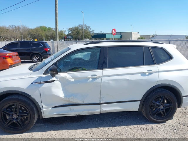 2022 Volkswagen Tiguan 2.0t Se R-line Black მანქანა იყიდება აუქციონზე, vin: 3VV8B7AX6NM151609, აუქციონის ნომერი: 44415728