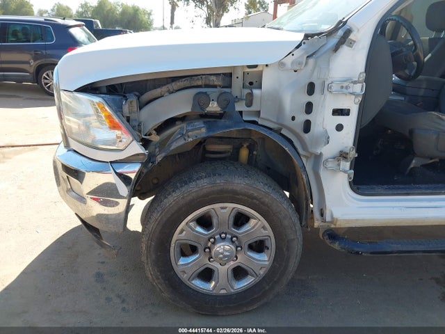 44415744 :رقم المزاد ، 3C6UR5JJ4GG269465 vin ، 2016 Ram 2500 Big Horn مزاد بيع