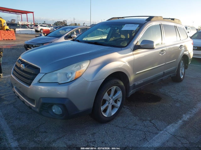 Subaru Outback 2.5i Premium 2014 4S4BRBCC8E3215191 Image 2
