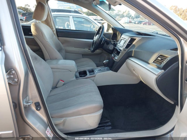 Subaru Outback 2.5i Premium 2014 4S4BRBCC8E3215191 Image 5
