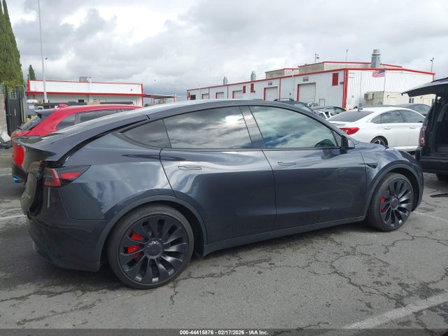 7SAYGDEF7RF197835 Tesla Model Y Performance Dual Motor All-wheel Drive