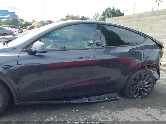 7SAYGDEF7RF197835 Tesla Model Y Performance Dual Motor All-wheel Drive