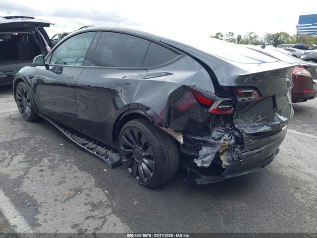 2024 TESLA MODEL Y 7SAYGDEF7RF197835 Photo 2