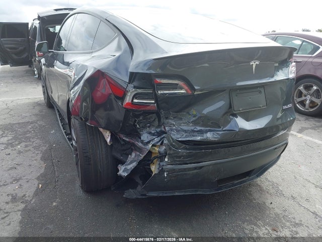 2024 TESLA MODEL Y 7SAYGDEF7RF197835 Photo 5