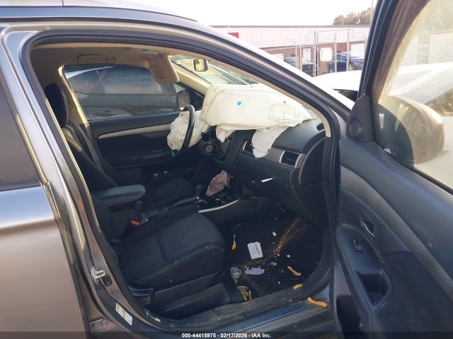 2017 MITSUBISHI OUTLANDER JA4AD2A33HZ032388 Photo 4