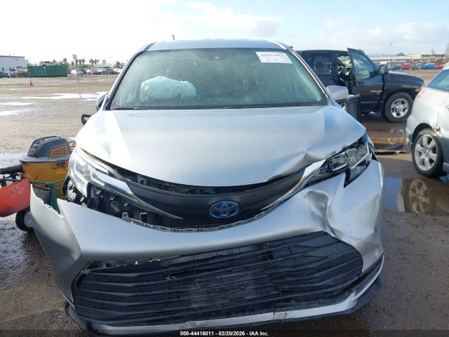 5TDKRKEC1PS162286 Toyota SIENNA LE