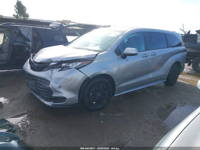 5TDKRKEC1PS162286 Toyota SIENNA LE
