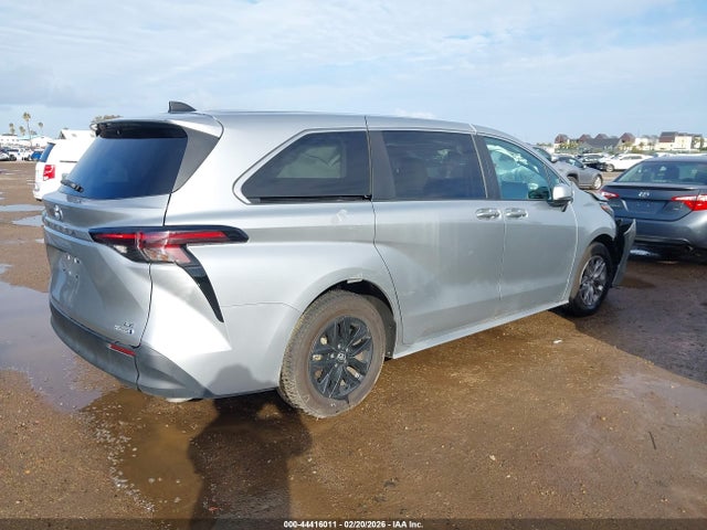 5TDKRKEC1PS162286 Toyota SIENNA LE