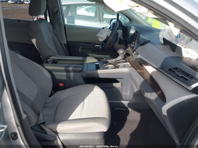 5TDKRKEC1PS162286 Toyota SIENNA LE