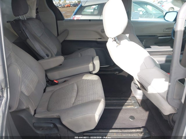 5TDKRKEC1PS162286 Toyota SIENNA LE