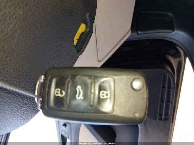 3VWL17AJ2EM375139 Volkswagen Jetta 1.8t Sel