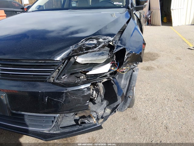 3VWL17AJ2EM375139 Volkswagen Jetta 1.8t Sel