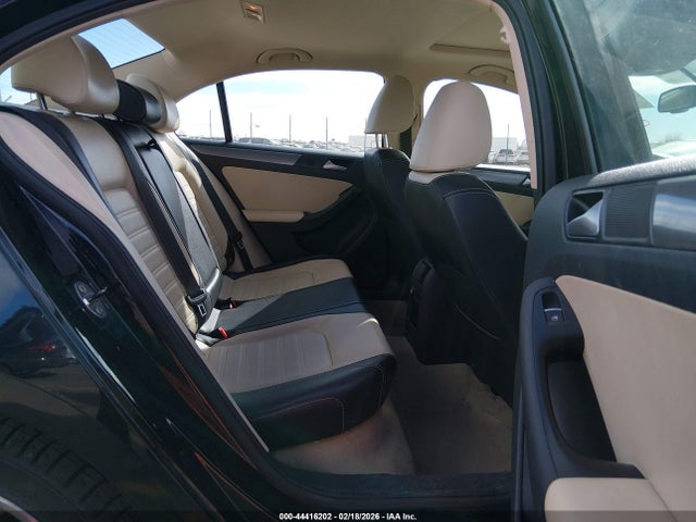 3VWL17AJ2EM375139 Volkswagen Jetta 1.8t Sel