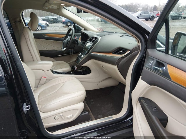 2019 LINCOLN MKC 5LMCJ2D99KUL01725 Photo 4