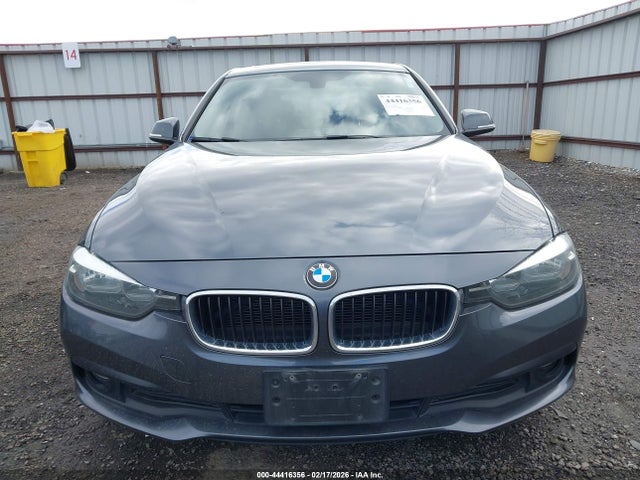 BMW 320i Xdrive 2016 WBA8E5G57GNU20092 Image 12