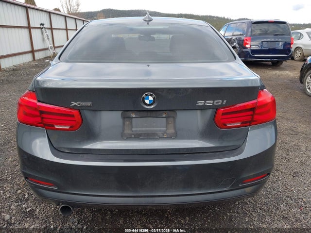 BMW 320i Xdrive 2016 WBA8E5G57GNU20092 Image 16