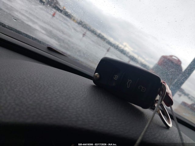 1VWBA7A37JC011520 Volkswagen Passat 2.0t Se