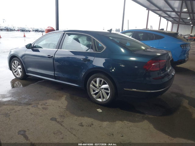 1VWBA7A37JC011520 Volkswagen Passat 2.0t Se