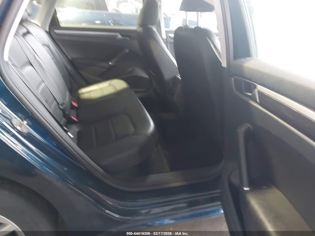 1VWBA7A37JC011520 Volkswagen Passat 2.0t Se