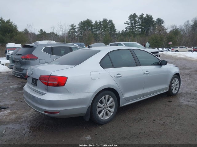 3VWD17AJ2FM209029 Volkswagen Jetta 1.8t Se