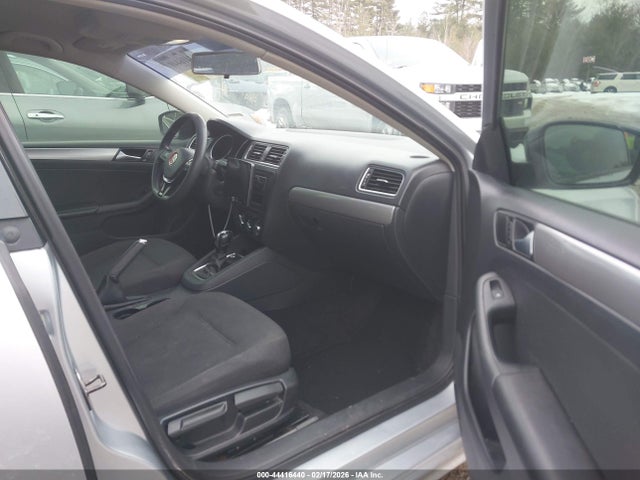 3VWD17AJ2FM209029 Volkswagen Jetta 1.8t Se