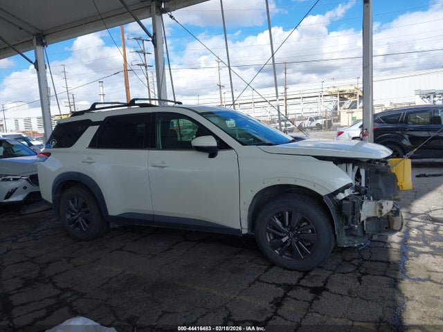 5N1DR3BA2NC249593 Nissan Pathfinder Sv 2wd