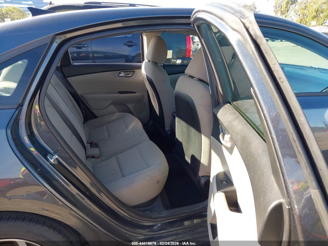 3KPF24AD1KE138329 KIA Forte Lxs