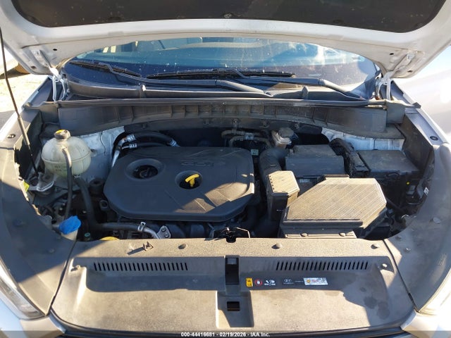 KM8J33A49HU297655 Hyundai TUCSON SE