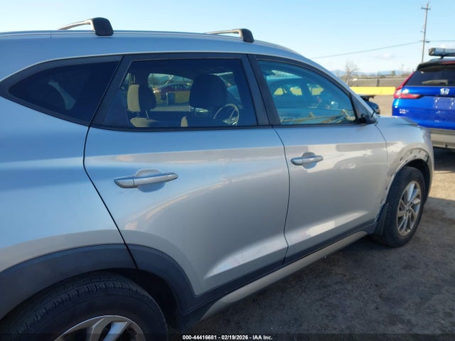 KM8J33A49HU297655 Hyundai TUCSON SE