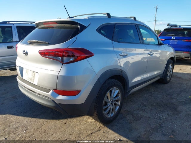KM8J33A49HU297655 Hyundai TUCSON SE