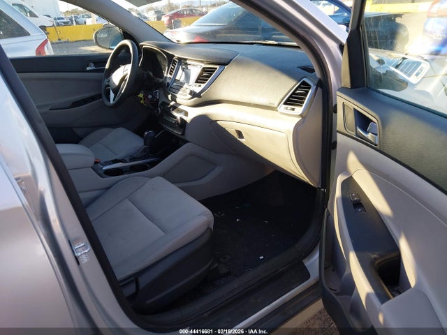 KM8J33A49HU297655 Hyundai TUCSON SE