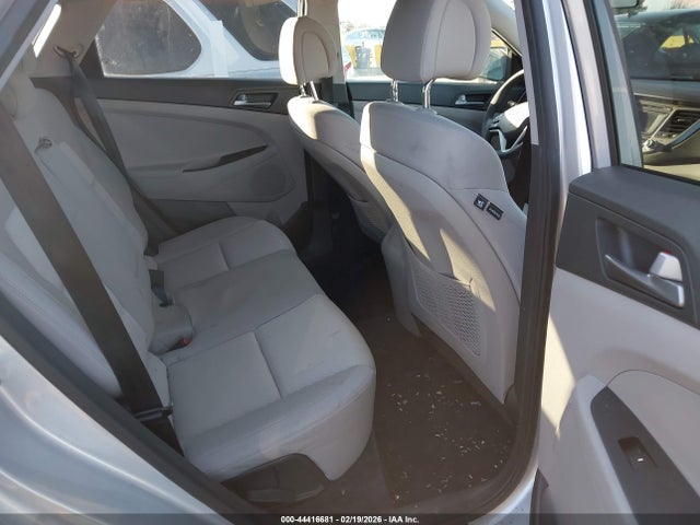 KM8J33A49HU297655 Hyundai TUCSON SE