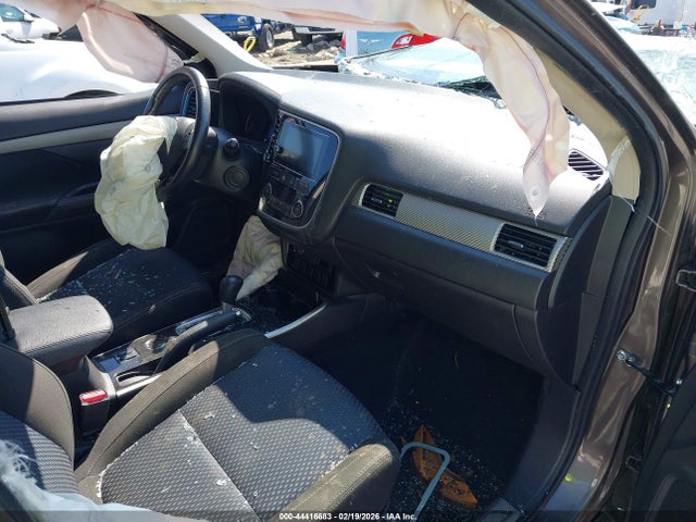 2017 MITSUBISHI OUTLANDER JA4AD3A3XHZ066804 Photo 4